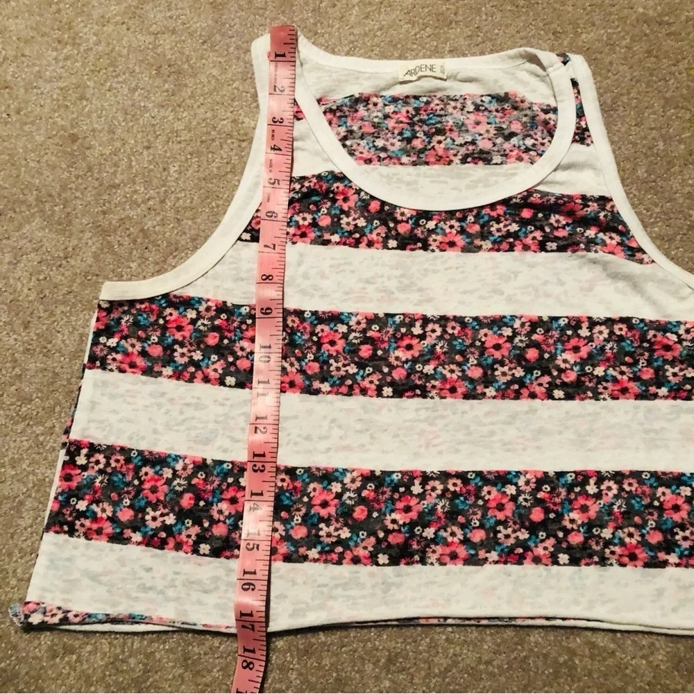 👀4/$25 Ardene XL Lightweight Floral burn out Crop Top - Picture 3 of 4